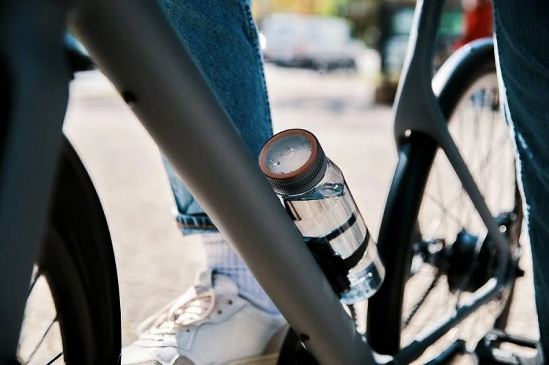 Fidlock TWIST bottle 700 life Set mit Bike Base, 700 ml, robustes Tritan, magnet-mechanische Halterung, große Trinköffnung, transparent schwarz